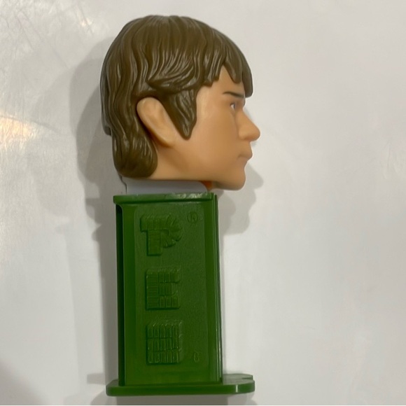 The Lord of the Rings PEZ Collectible - Frodo Baggins (Green & Cream) #2 1117330 - Picture 10 of 17